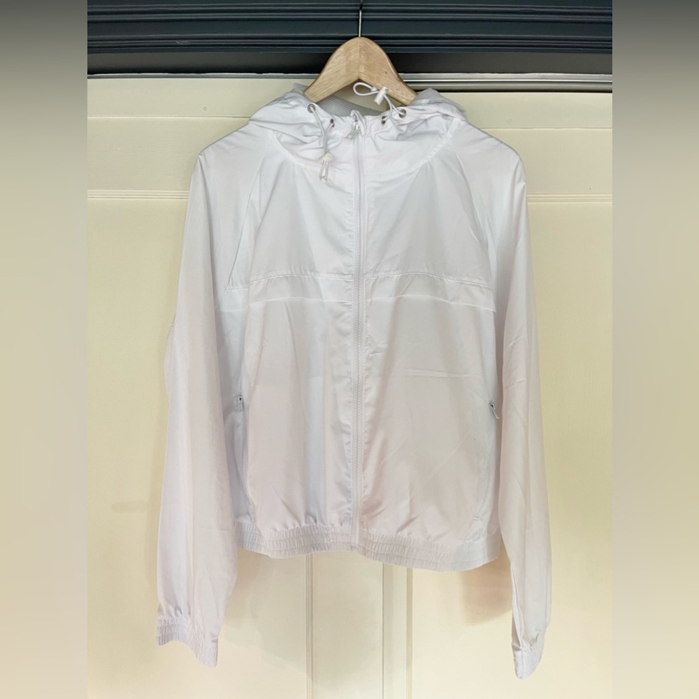 Onzie White Windbreaker size M